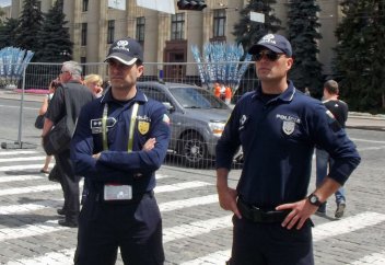 Нидерланды полициялары Құран мен Пайғамбар өмір баянын оқуға міндеттелді