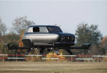 Ұшатын машина сағатына 90 шақырым жылдамдықпен қозғалады (фото+видео)