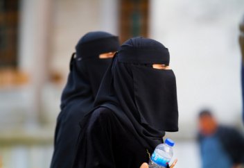 Разное: Парламент Грузии отказался запрещать никаб