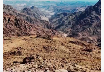 Саудиялықтар шөлдің қақ ортасында тау шаңғысы демалыс аймағын салып жатыр (видео)
