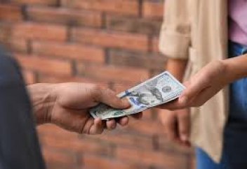 Бергенін міндетсінетін адамға Алла Тағала қиямет күні қарамайды!