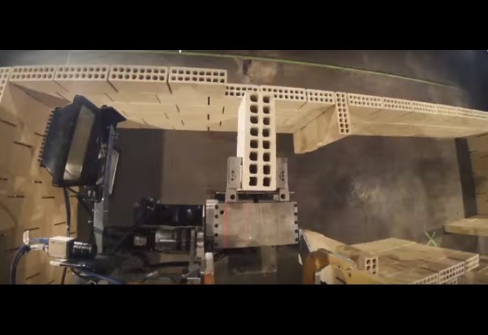 Шартарап: Үйді өзі кірпіштен қалайтын робот жасалды (ВИДЕО)