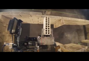 Шартарап: Үйді өзі кірпіштен қалайтын робот жасалды (ВИДЕО)