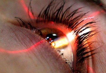 Екпе жасалған 9 адам соқыр болып қалған