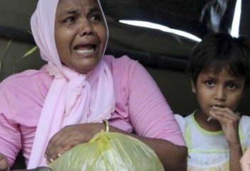 900-ге жуық босқын мұсылмандар суға кете жаздады