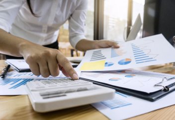 "Налоговикам надо было признать ошибку". Казахстанским бухгалтерам придется переделывать работу за 3 года