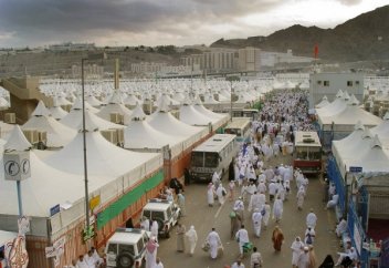 В палатках долины Мина установят двухъярусные кровати