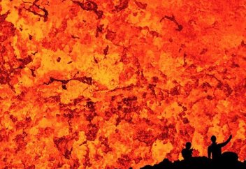 Путешествие в кипящее жерло: Фотограф показала вулкан изнутри (видео)