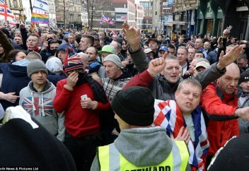 Исламофобтардың шеруі қақтығысқа ұласты (фото)