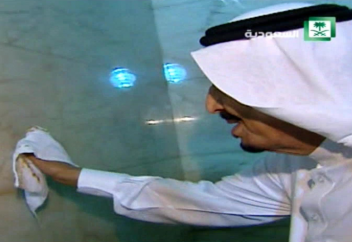 Қасиетті Қағбаны кімдер және қалай жуады? (видео)