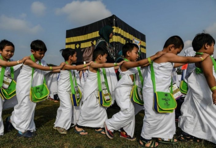 Малайзиялықтар балаларына қажылық жасауды осылай үйретеді. (ФОТО)
