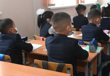 Можно ли детям приносить в школы смартфоны — ответ МОН