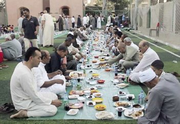 Көшеде ауызашар беру әдепкі көрініске айналған