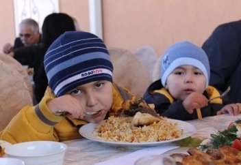 Шымқалада қасиетті зәм-зәм суынан палау әзірленді