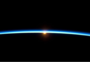 Первая в истории: парализованная женщина побывала в космосе