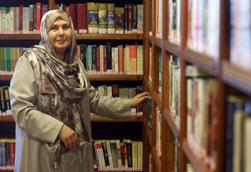 Кітап үшін әкесінің көзіндей дүниені сатып жіберген әйел...