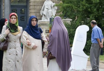 Швеция тұрғындарының шамамен  50%-ы арабша сөйлейді