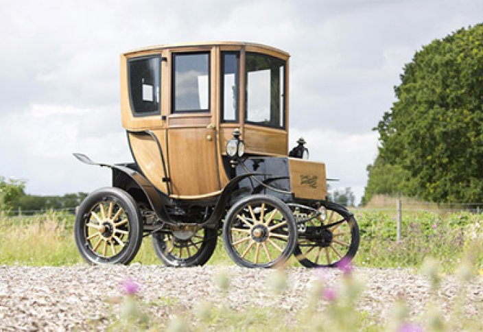 Электрмен жүретін 110 жылдық тарихы бар көлік сатылды (фото)