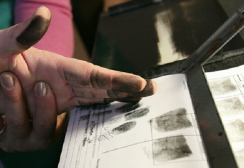 Еліміздің әрбір тұрғыны саусақ іздерін тапсыруға міндетті