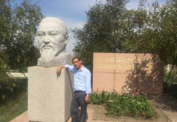 Абайдың үйінде қонақта