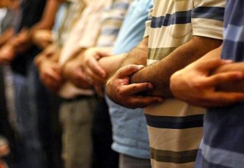 Ханафи мәзхабы бойынша, нәпіл намаздарды жамағатпен оқудың үкімі қандай?