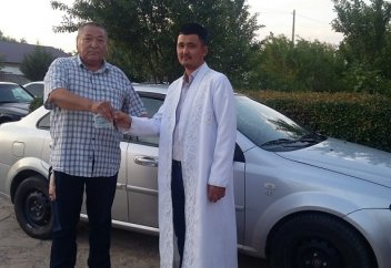 ОҚО-да кәсіпкер имамға көлік сыйлады