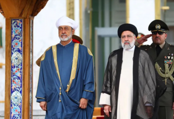 Султан Омана впервые посетил Иран
