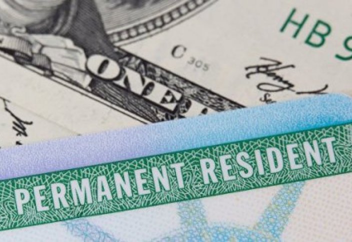 В США хотят ужесточить выдачу грин-карт мигрантам