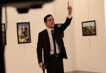 Сарапшы Түркиядағы Ресей елшісіне жасалған қастандықтың артында кімдер тұрғанын айтып берді