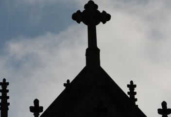 Все церквей Англии открываются только по праздникам