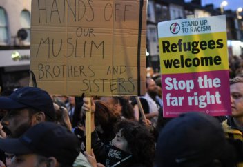 Британцы вступились за приезжих и мусульман