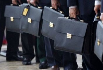 Чиновники будут нести ответственность за жизнь не по средствам. Когда руководитель может не подавать в отставку за коррупцию подчиненного