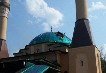 Мешітке бомба түсті