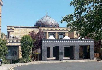 Мечеть спасла бездомных от урагана