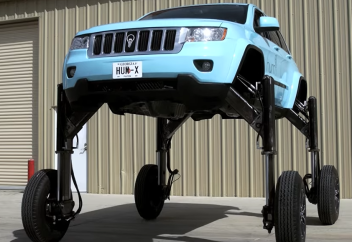 Алдындағы автокөліктерді «аттап» өте алатын Jeep жұртшылық назарына ұсынылды (видео)