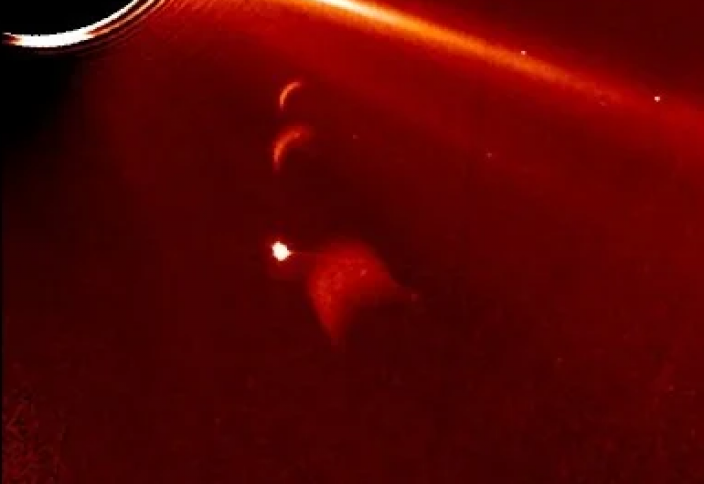 Күннің дәл жанынан үш планета таспаға тартылып қалды (видео)