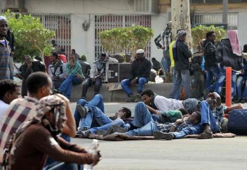 Шетелдік жұмысшылардың жалақысын кешіктіргендерге айыппұл салынады