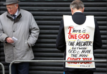 Британ парламентінде көше уағызшылары мен сөз бостандығын қорғауға арналған хартия қаралады