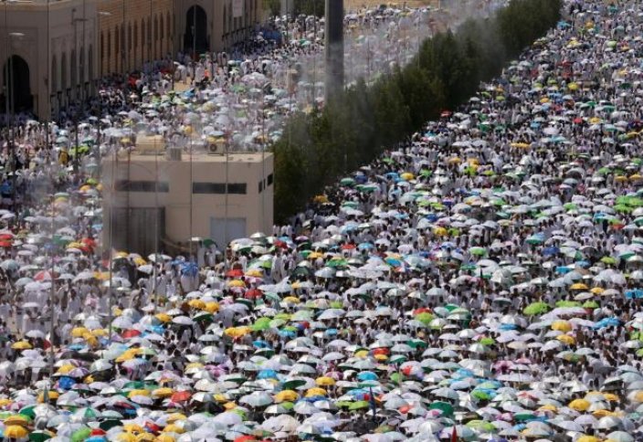 Два миллиона паломников собралось на Арафате (ВИДЕО)