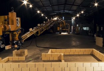 Тас қалаушы робот үйді қанша күнде тұрғызады (видео)