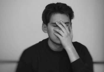 ДЕРЖИТЕСЬ ПОДАЛЬШЕ ОТ ЛЮДЕЙ, КОТОРЫЕ НИЧЕГО ВАМ НЕ ПРИНОСЯТ