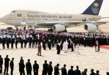 Сауд Арабиясының әуе компаниясы ерлер мен әйелдерді бөлек отырғызатын болды