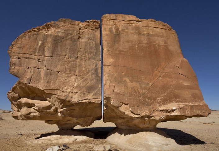 Арабия шөліндегі мына тастың құпиясы... (фото+видео)