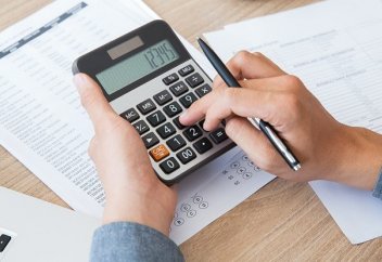 В Казахстане захотели обложить налогом люксовые машины и загородные дома