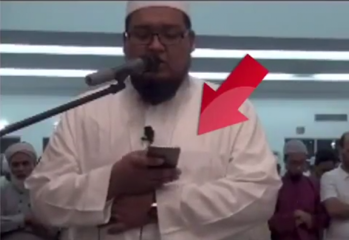 Аузында - Алласы, қолында - телефон, бұл қай молда? (видео)