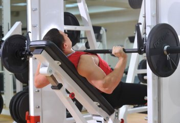 Ер кісі өзін әдемі көрсету мақсатында жаттығу залына баруына бола ма?