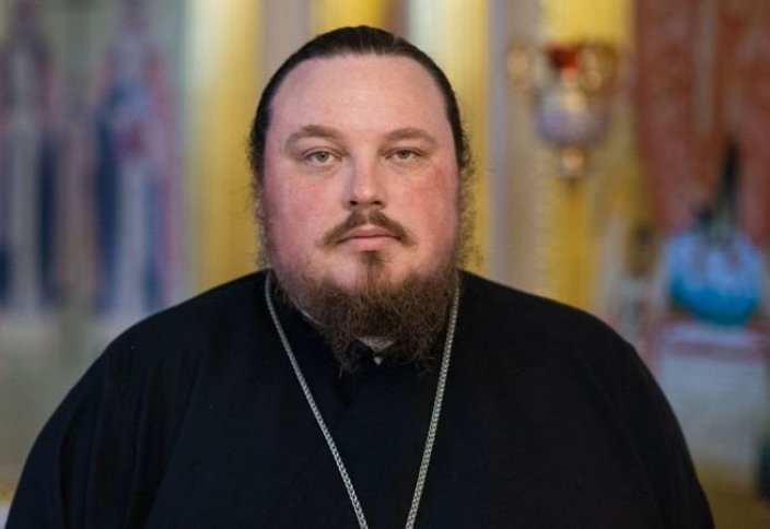 Священник рассказал, почему вел службу на казахском языке