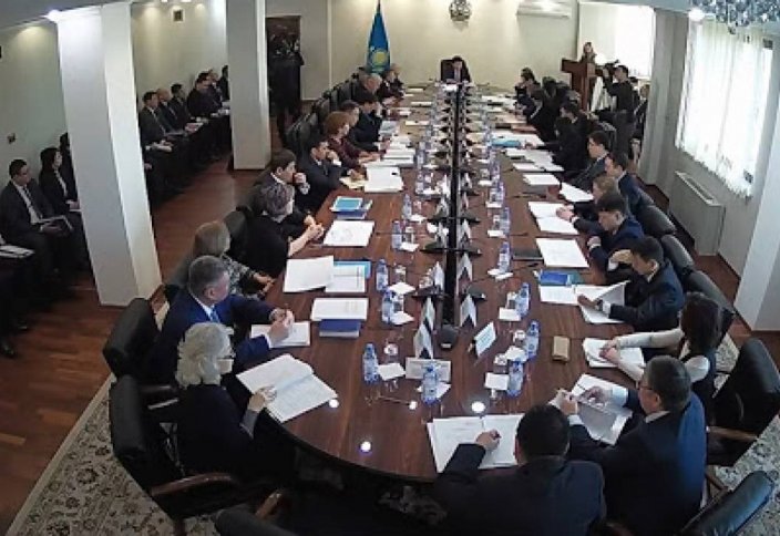 В Казахстане все участники совещаний и заседаний должны сдать ПЦР-тесты