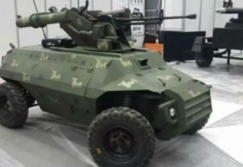 «МЕХАНИКАЛЫҚ СОЛДАТ» СОДЫРЛАРМЕН СОҒЫСАДЫ (ВИДЕО)