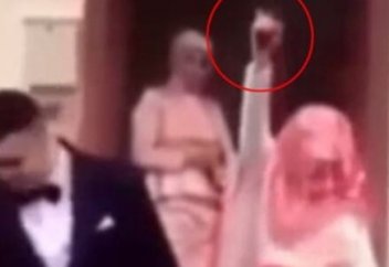 Қару ұстаған қалыңдық (ВИДЕО)